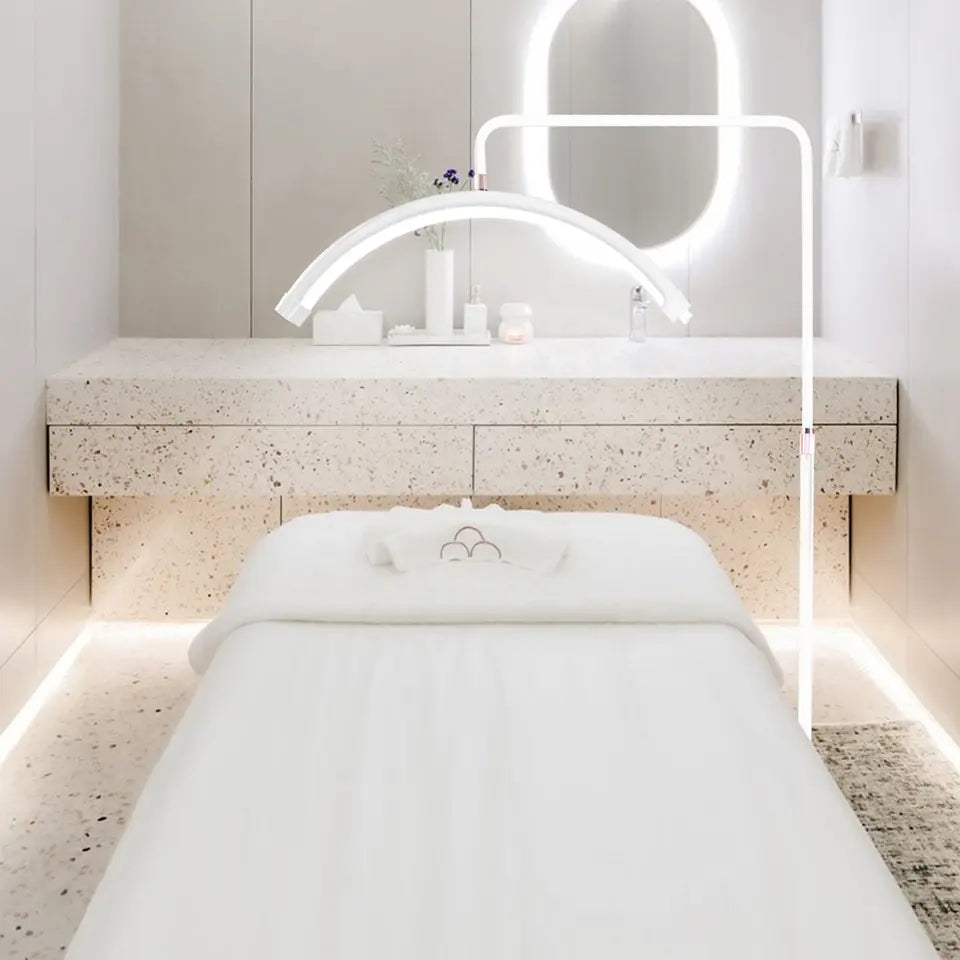 Cum alegi lampa ideală pentru aplicarea extensiilor de gene